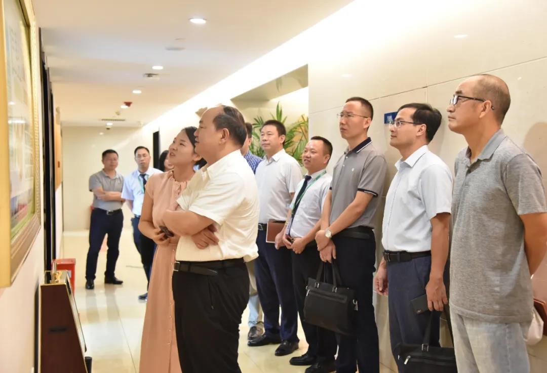 株洲高新区党工委书记、天元区委书记周建光一行调研考察仁仁洁集团
